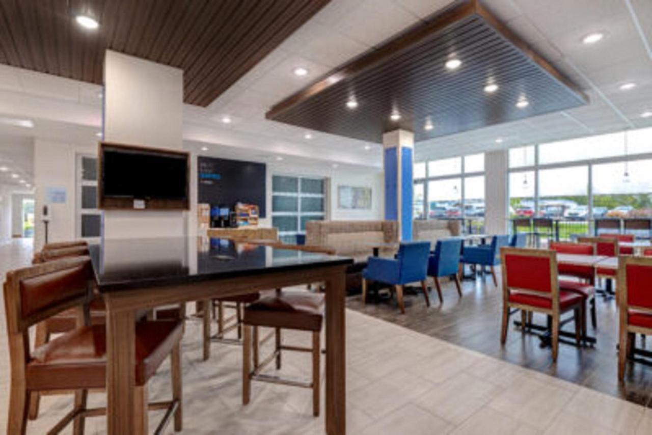 Holiday Inn Express & Suites - Grand Rapids South - Wyoming By Ihg エクステリア 写真