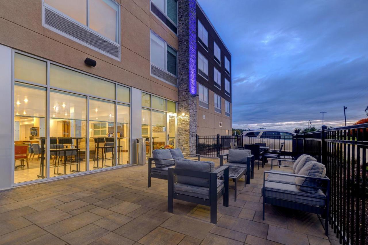 Holiday Inn Express & Suites - Grand Rapids South - Wyoming By Ihg エクステリア 写真