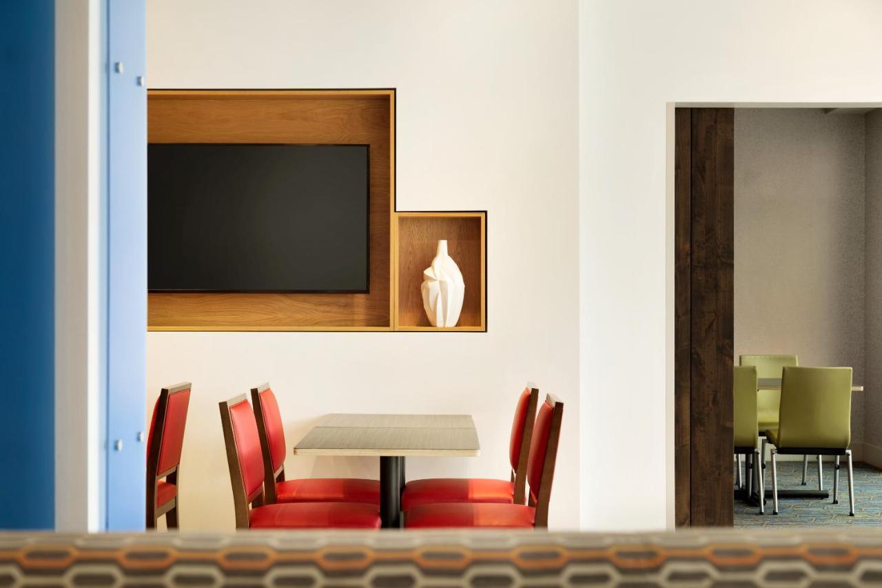 Holiday Inn Express & Suites - Grand Rapids South - Wyoming By Ihg エクステリア 写真